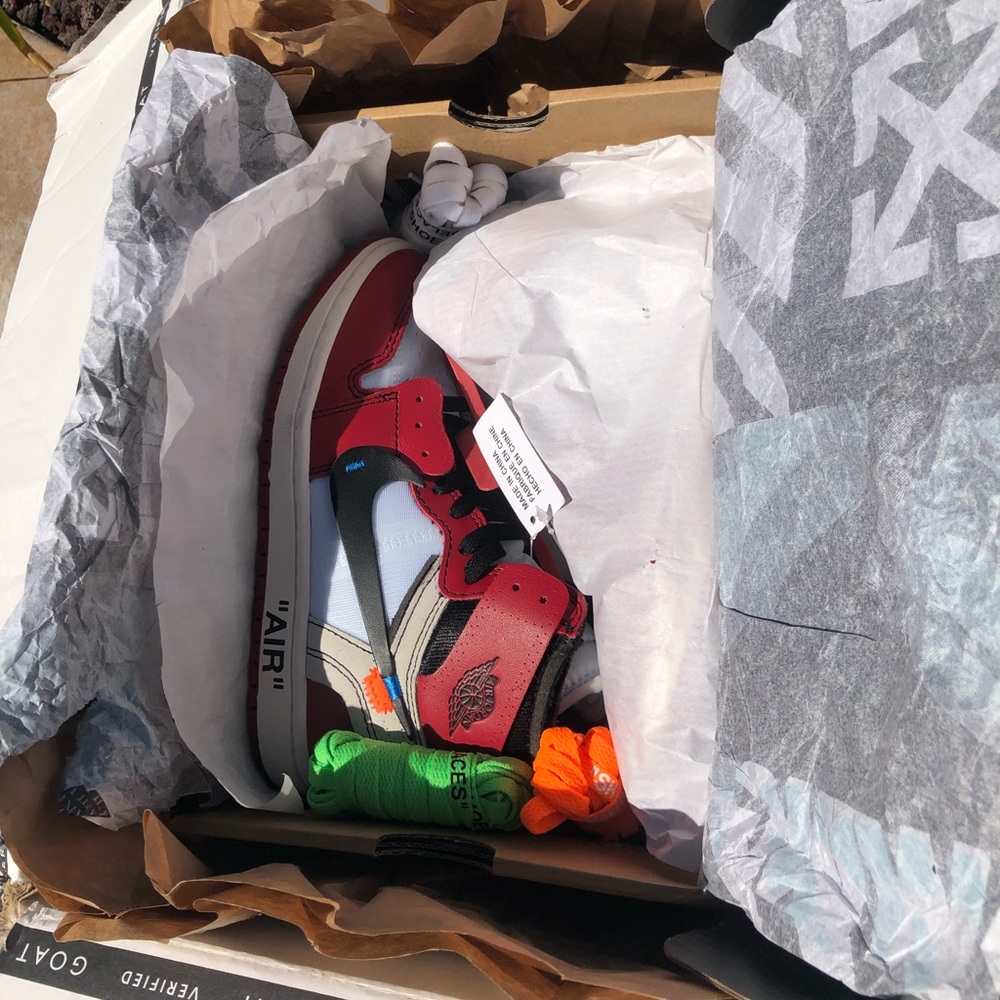 Off-White “ Chicago “ Air Jordan 1 - Picture 3 of 8